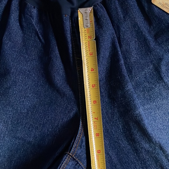 Hybrid & Company dark wash maternity jeans.  Size 3X - Picture 5 of 11